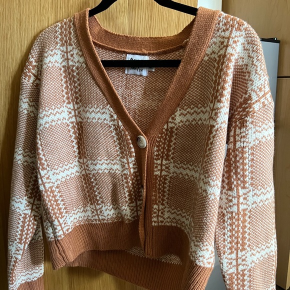 Princess Polly Sweaters - Princess Polly cropped button up cardigan size M/L